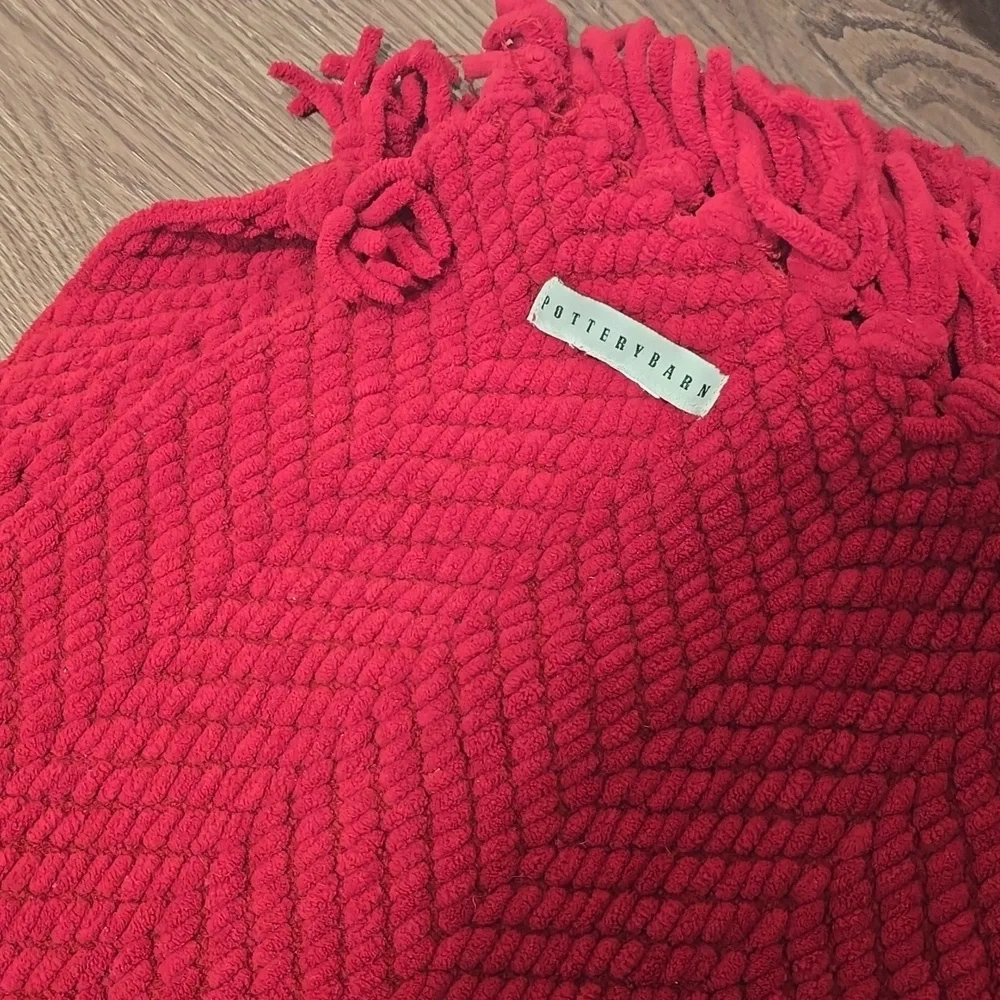 Pottery barn‎ red blanket